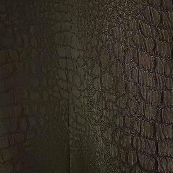 Short-Sleeved Black Dress - Picture 3 of 4